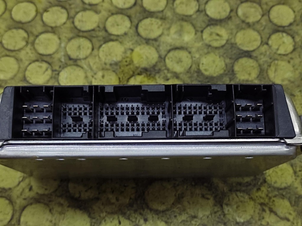 AUDI A6 C5 2.5 TDI control unit of the engine 0281010496