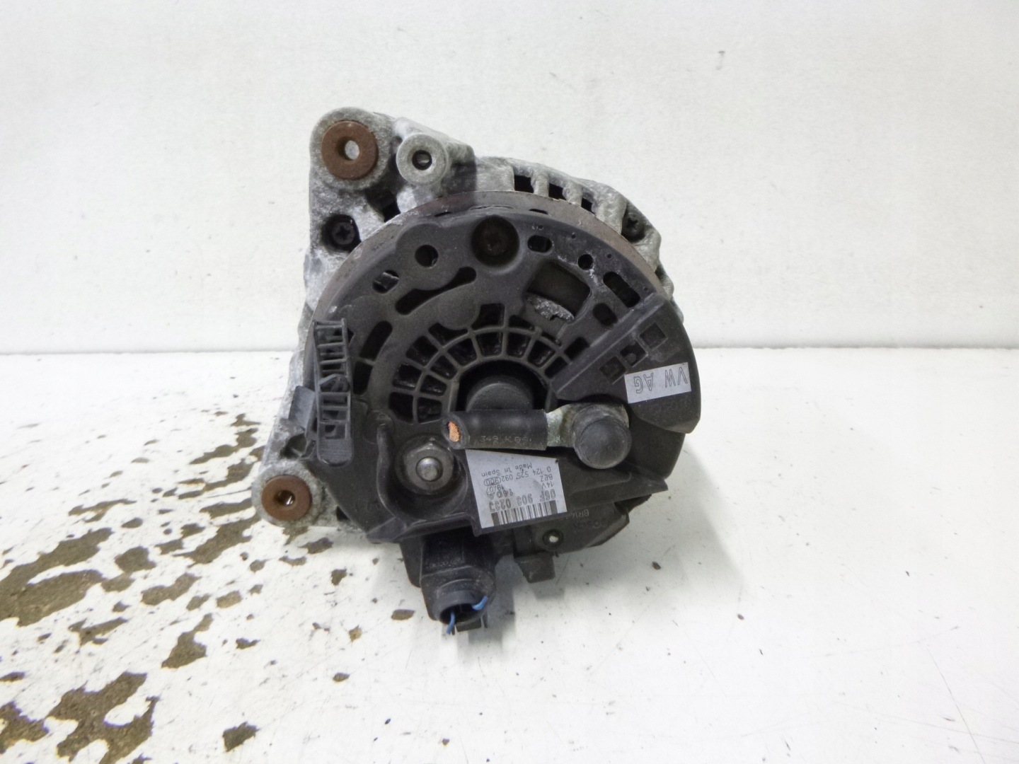 Alternator AUDI A4 B7 S-LINE 2.0 TDI 140A 06F903023J BOSCH