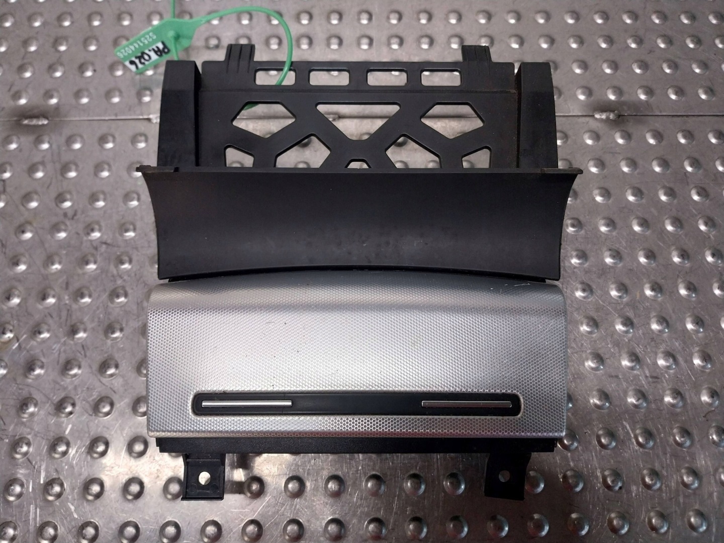 ashtray central TUNELU 8P0857951 AUDI A3 8P LIFT