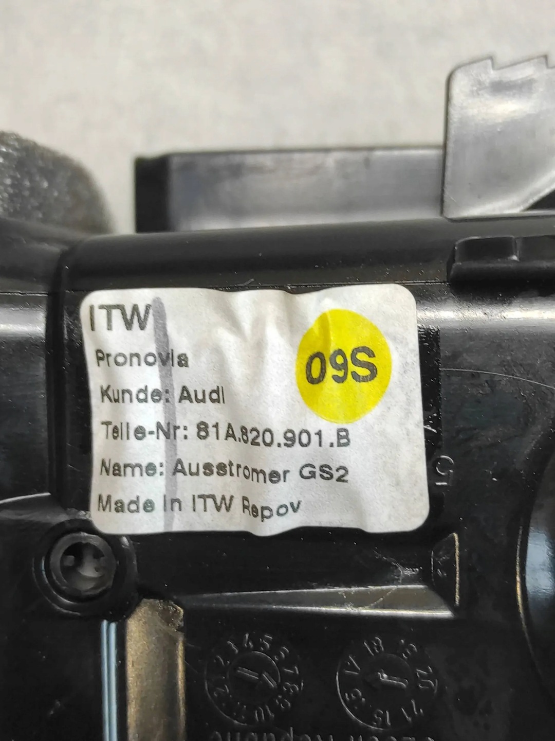 Audi A3 S3 8V mřížka klími 81A820901B