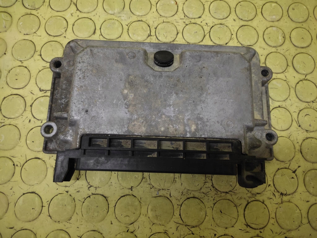 PEUGEOT 206 1.4 control unit of the engine 0261204712