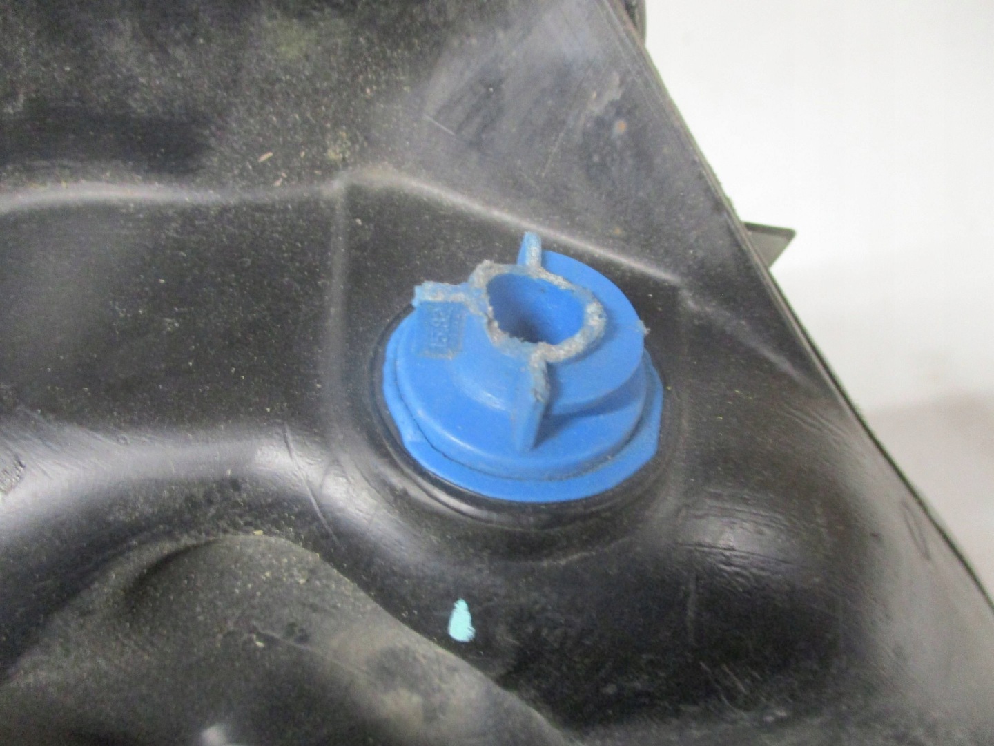 Behälter ADBLUE AUDI A4 S4 B8 8K 8K0131877R