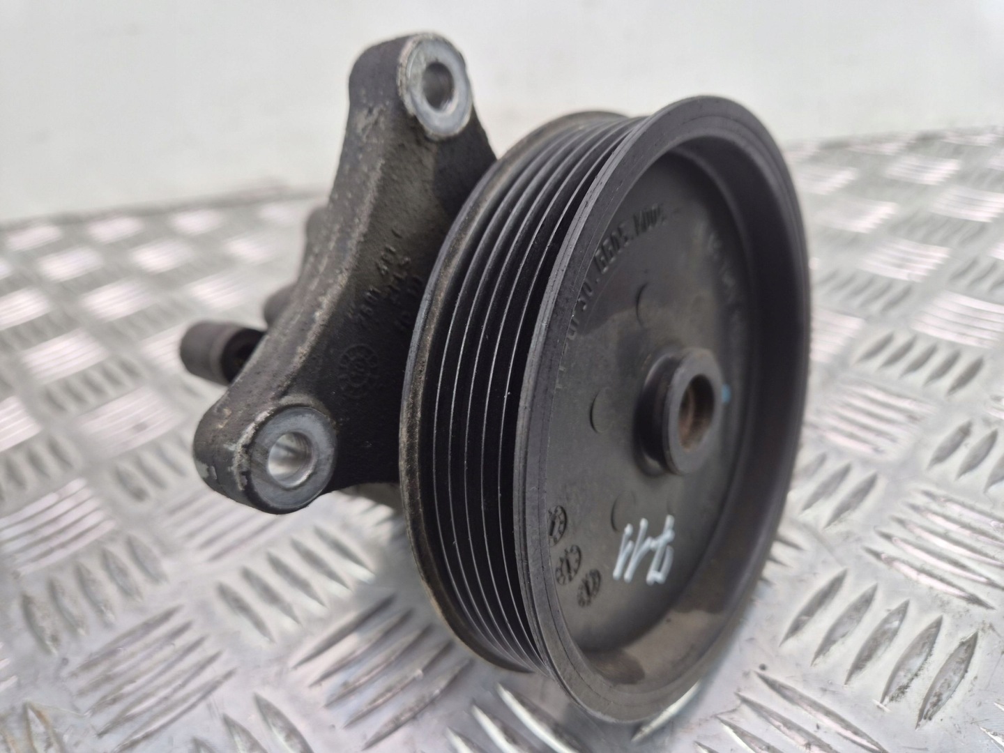 Mercedes C200 CGI W204 servo pump A0064667501 M271860