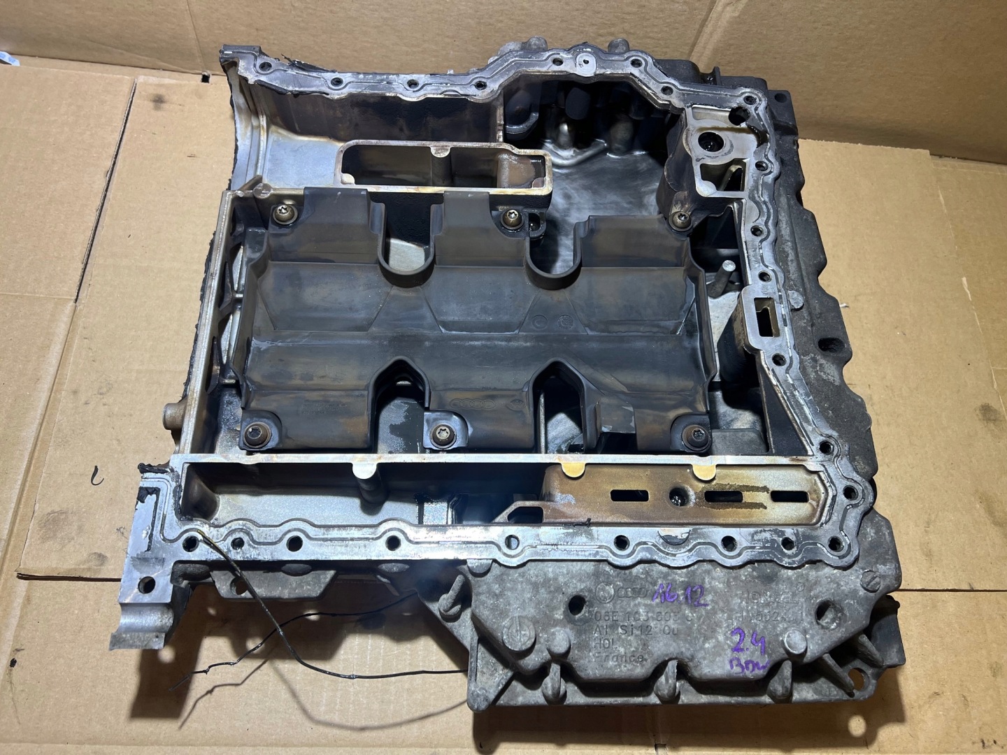 AUDI A6 C6 2.4 V6 BDW upper lower oil sump 06E103603C 06E103604G