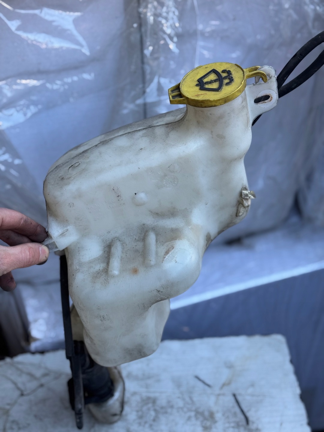 washer fluid tank jeep compass and 05303789AF