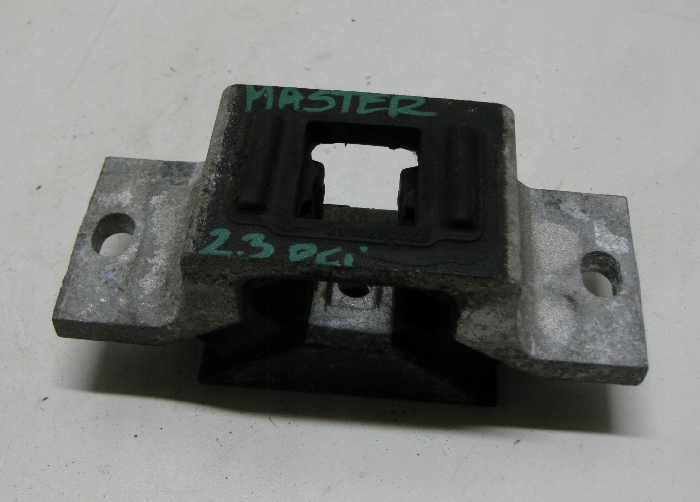 RENAULT MASTER III LIFT engine mount 8200676857