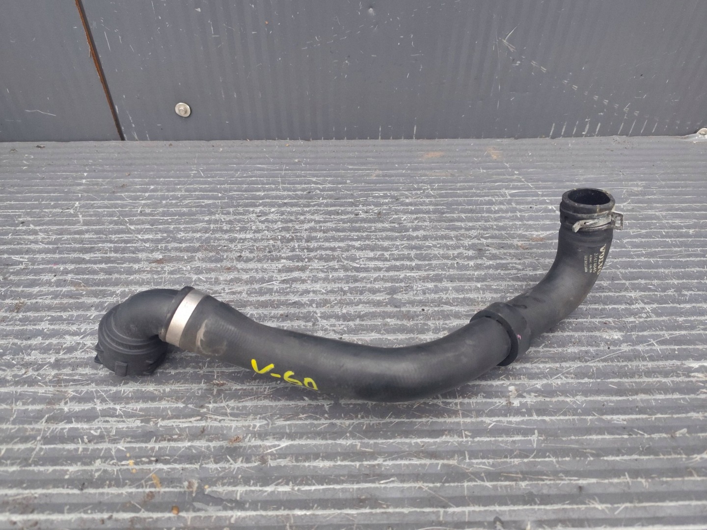 VOLVO V60 schlauch des wassers 31474845