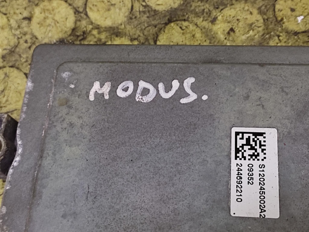 RENAULT MODUS control unit of the engine 8200414422