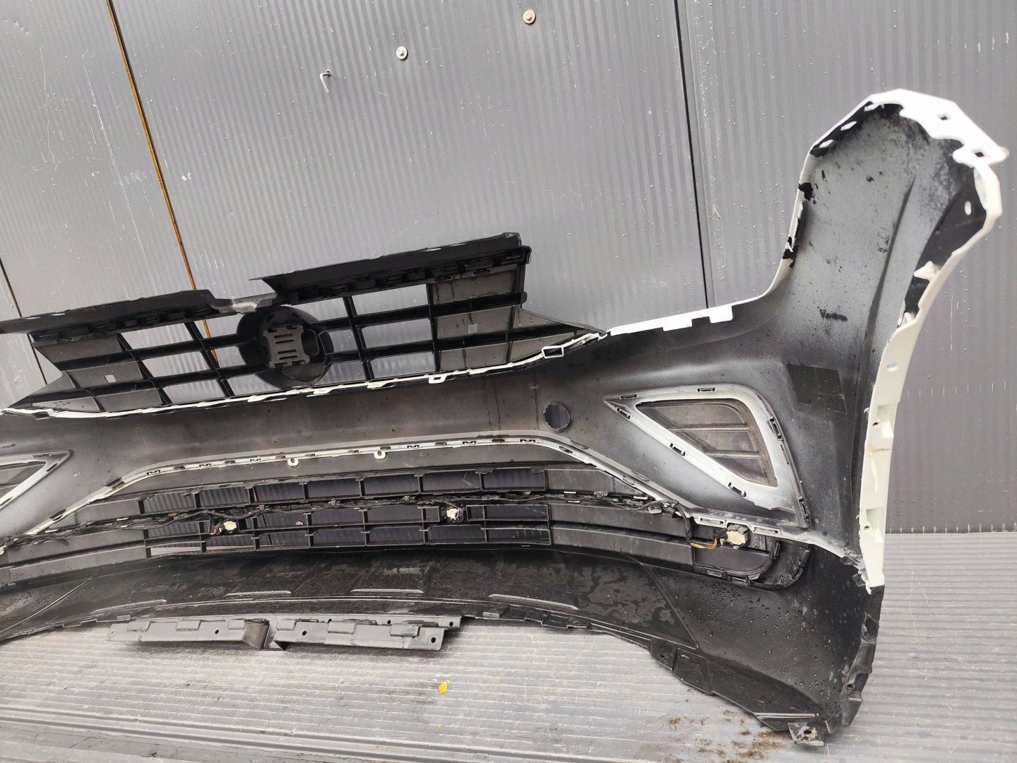 VW TIGUAN II LIFT 5NA front bumper 4xPDC complete DEMONTAZ