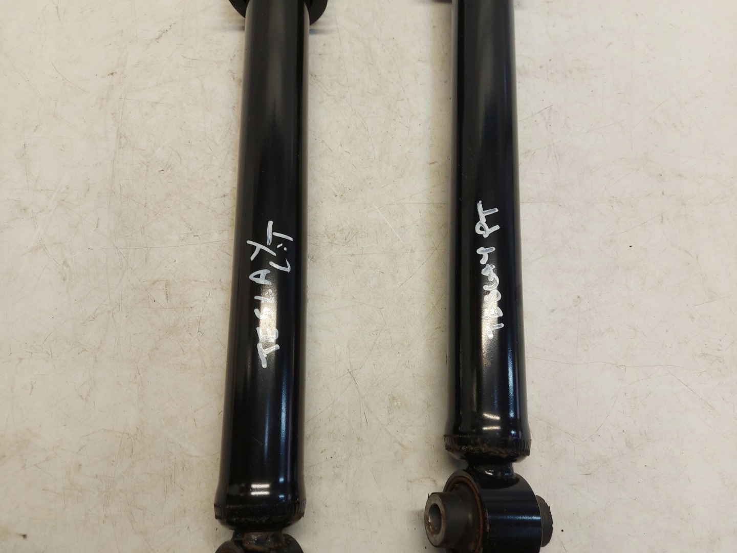 TESLA MODEL Y 2023r shock absorber rear part left right 1188463-00-E