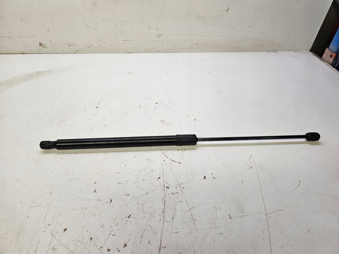 damper telescope bonnet rear part AUDI Q3 F3 83A827552