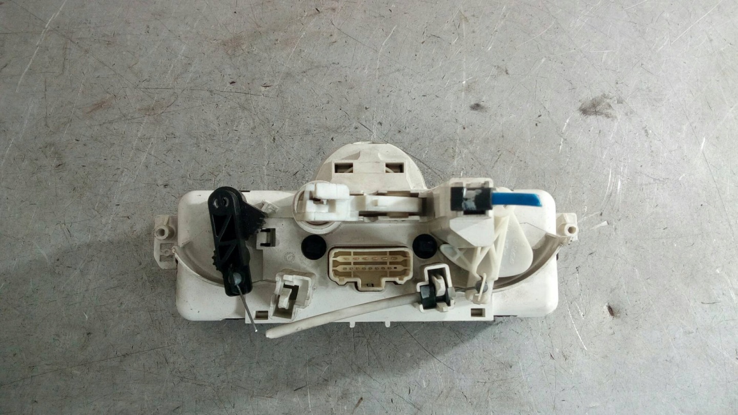 PANEL Bouches buses RENAULT CLIO III 2007r 69597003