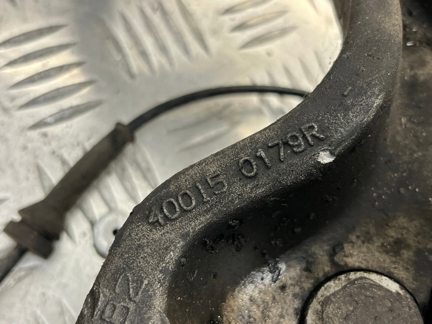 otoč čepu levý předek RENAULT LAGUNA 3 400150179R