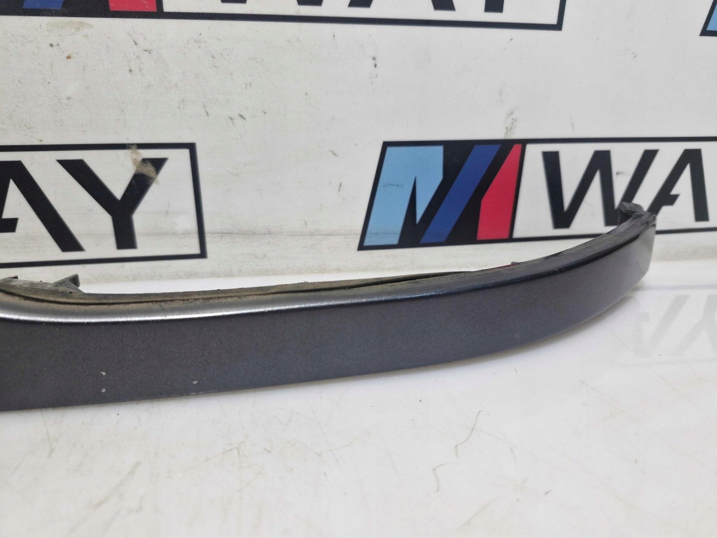 8231043 BMW E46 CABRIO PRZEDLIFT moulding below LAMPE left original