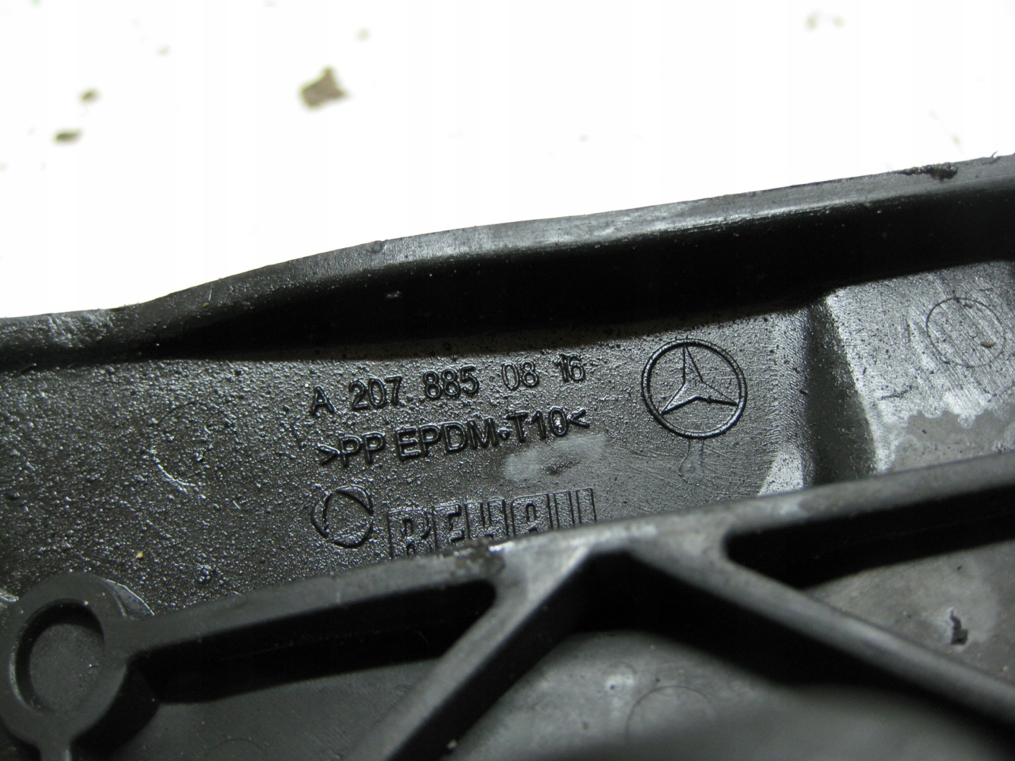 MERCEDES W207 3.0 CDI 11R bumper bracket front A2078850816