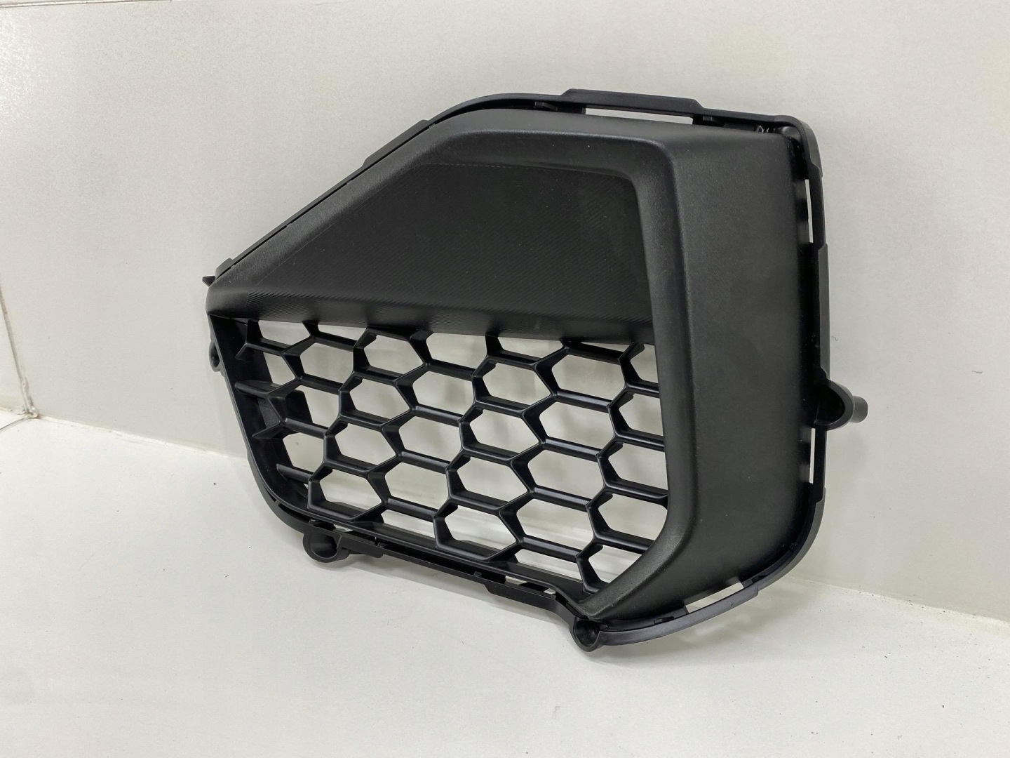 grid of a bumper left side Ford Mustang 7 S650 (2023 - 2026)