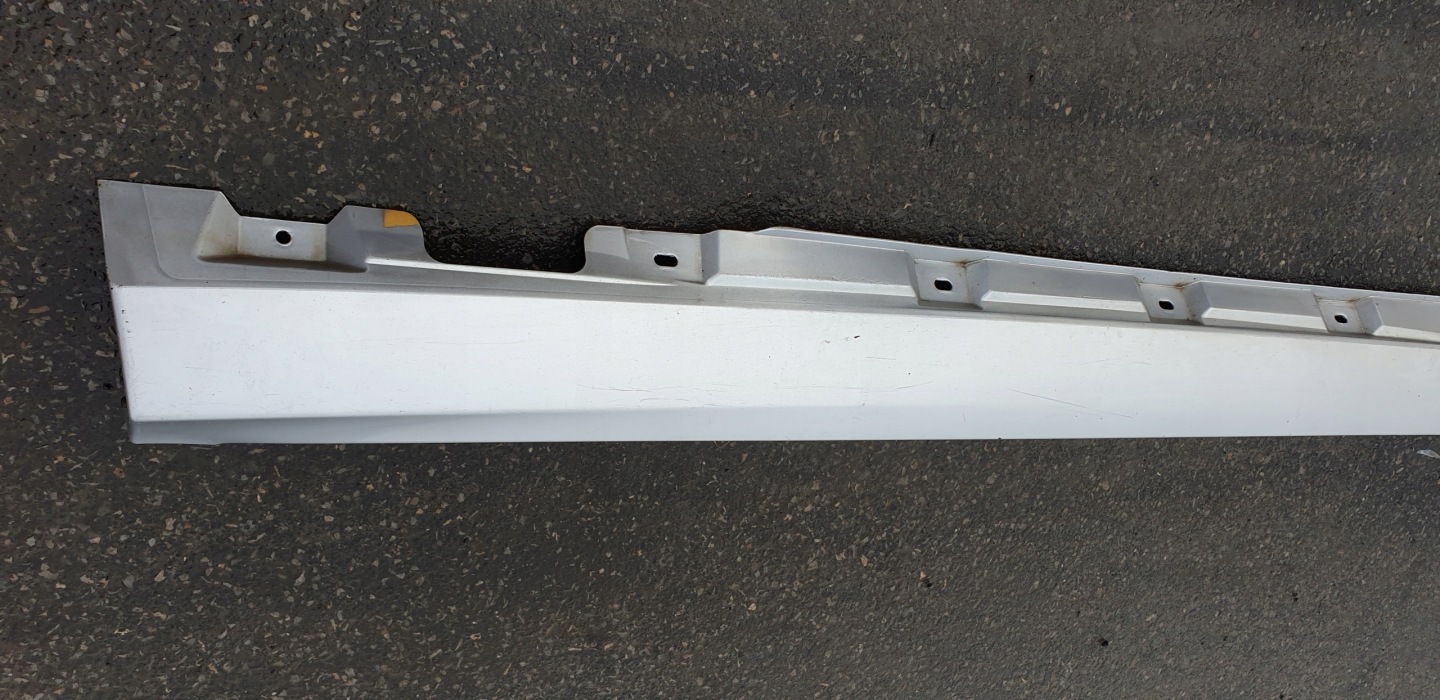 moulding threshold left cap for threshold MERCEDES R W251 LONG OE SREBRNA
