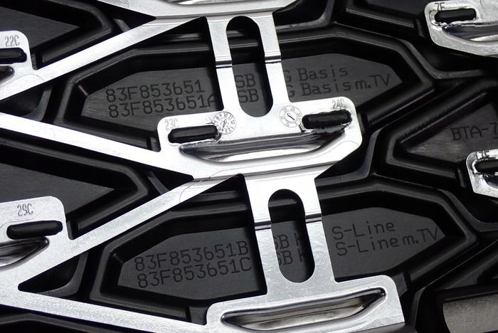 AUDI Q3 II S-LINE 18- grille 83F853651B