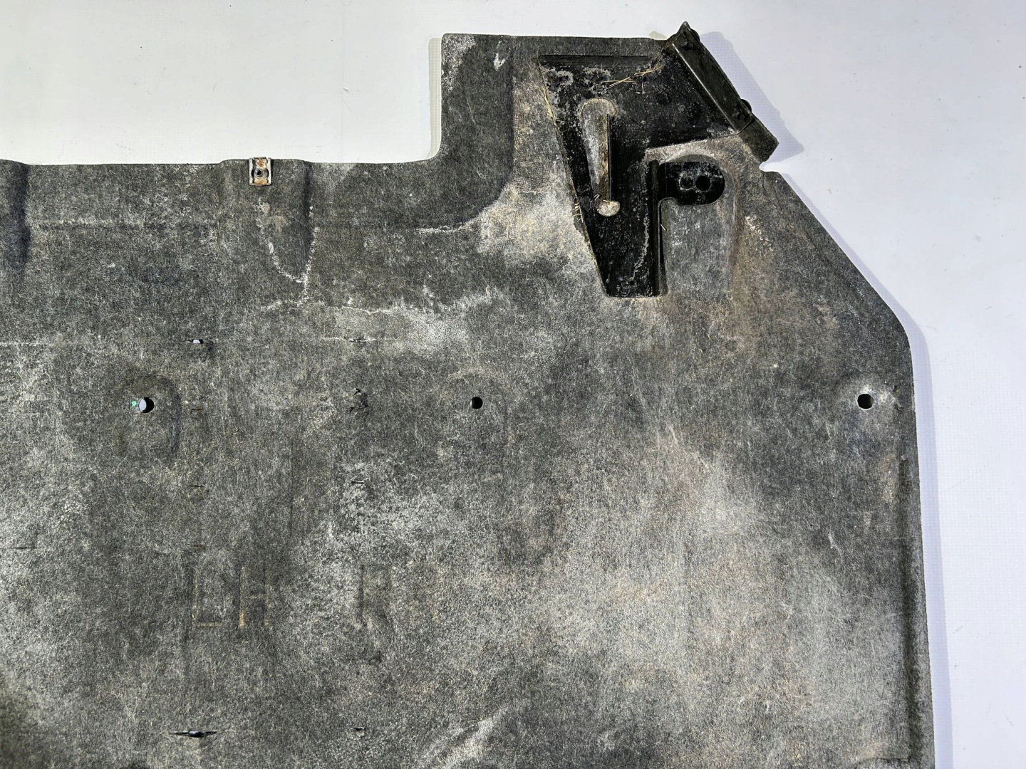 cover lower chassis central Chrysler Pacifica 2021