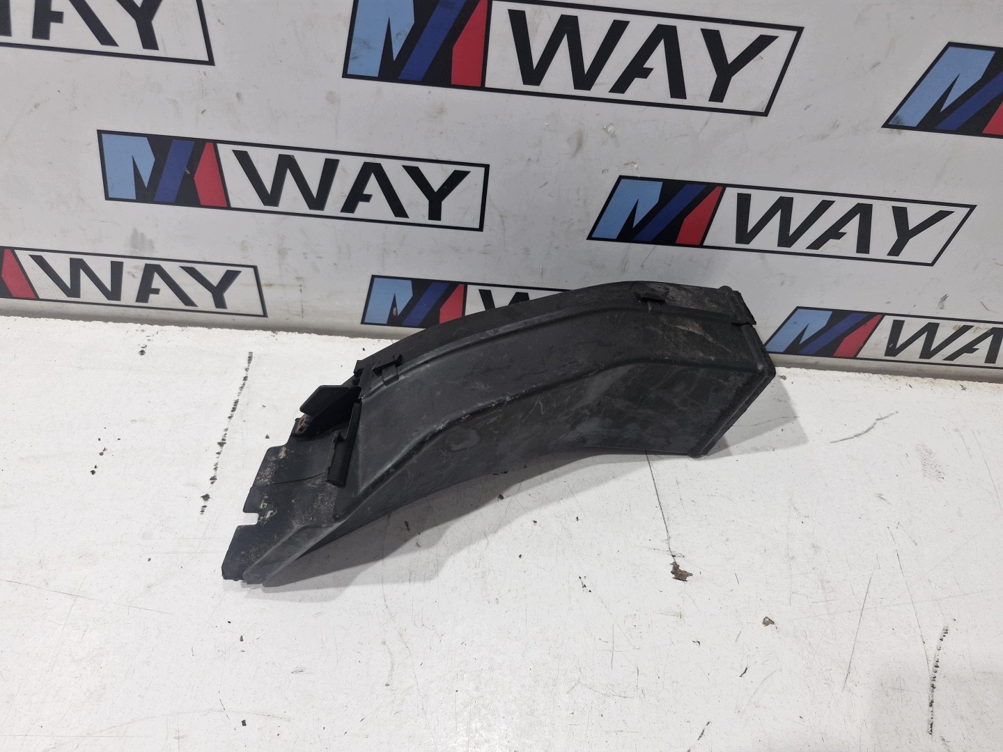 8174843 BMW 5 E39 intake drain air left