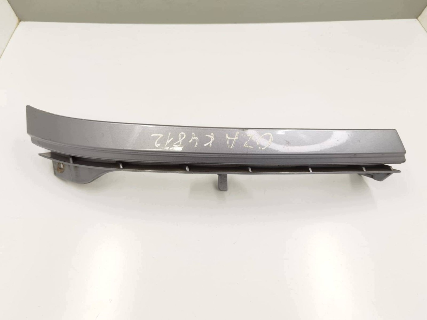 moulding below lampe right side Opel Zafira A facelift 2004 90580652