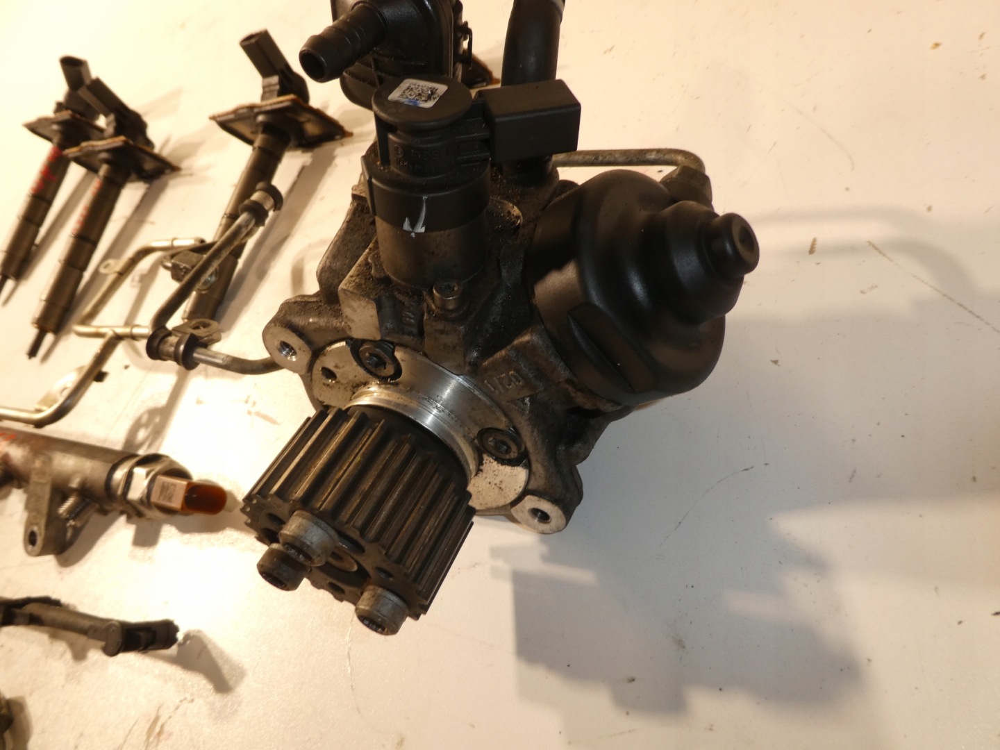 trysky pumpa lišta CBB 2.0 TDI 03L130277 SESTAVA