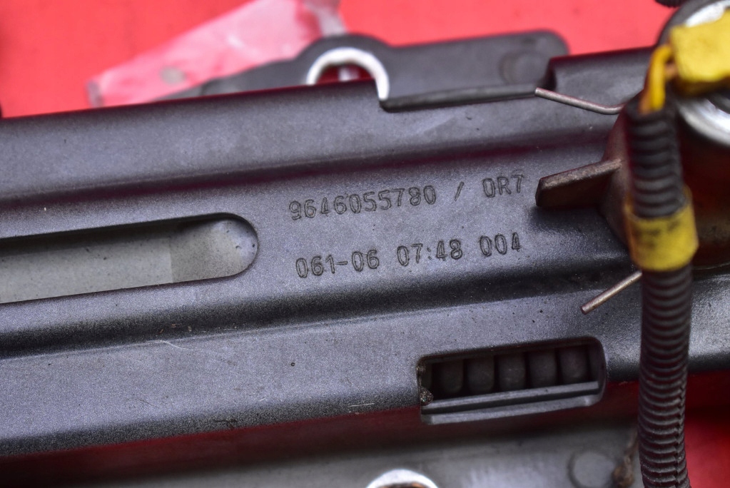 hinge bonnets right PIROTECHNICZNY 9646055780 CITROEN C6 1 and 04-12