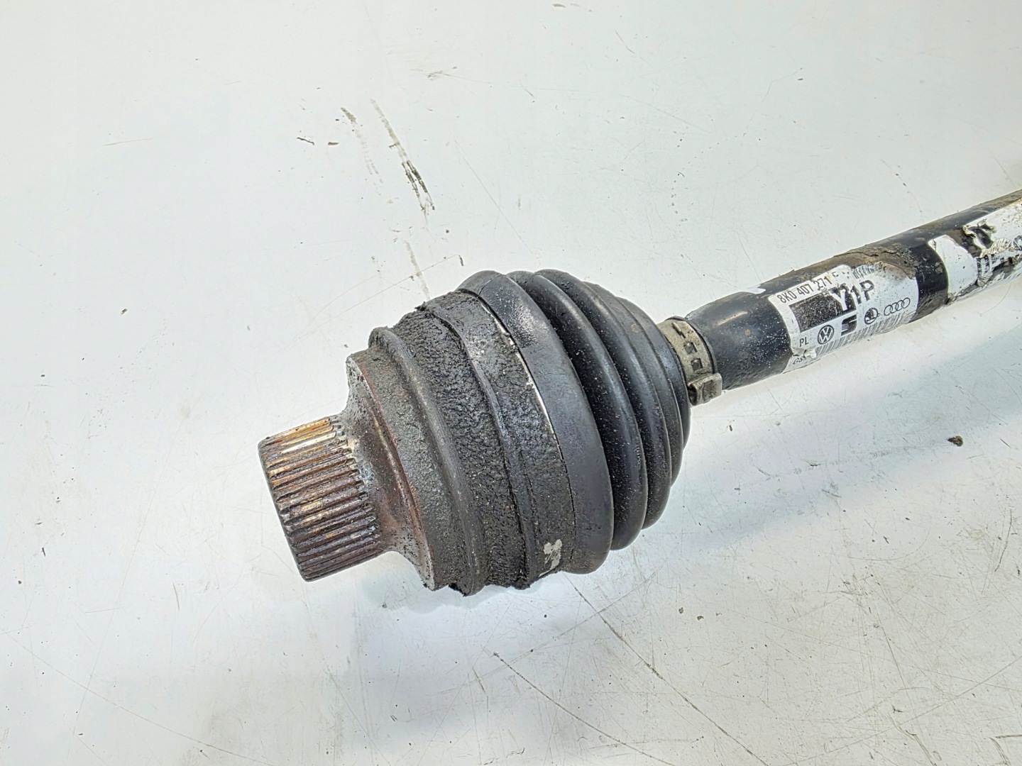 Antriebswelle links oder rechts vorne AUDI A4 B9 A5 8W0407271P