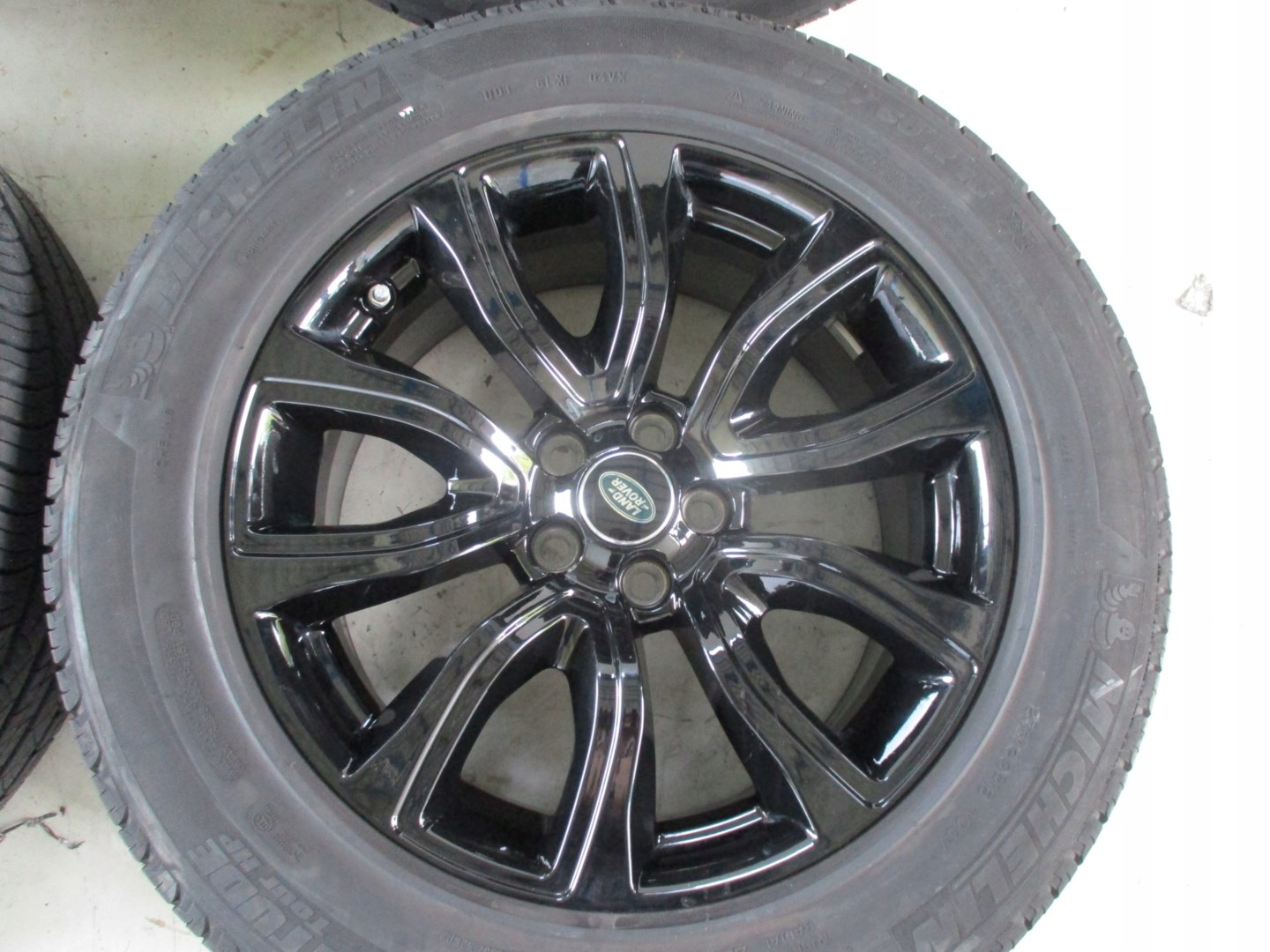 wheels discs tyres Range Rover Evoque R18 M+S 18r