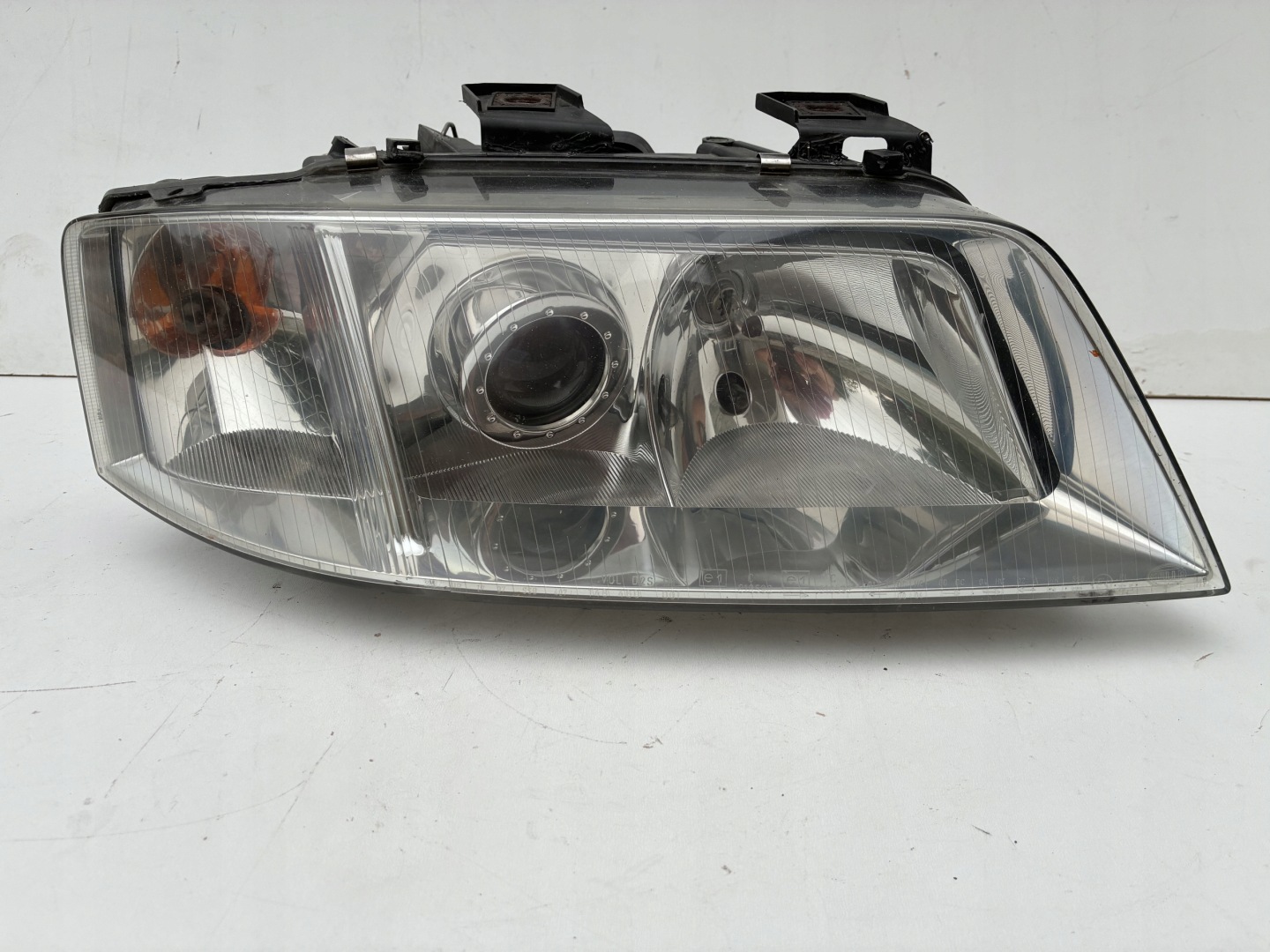 Reflektor light front front right Audi A4 B5 Lift 99-01r. ==OEM== Europa