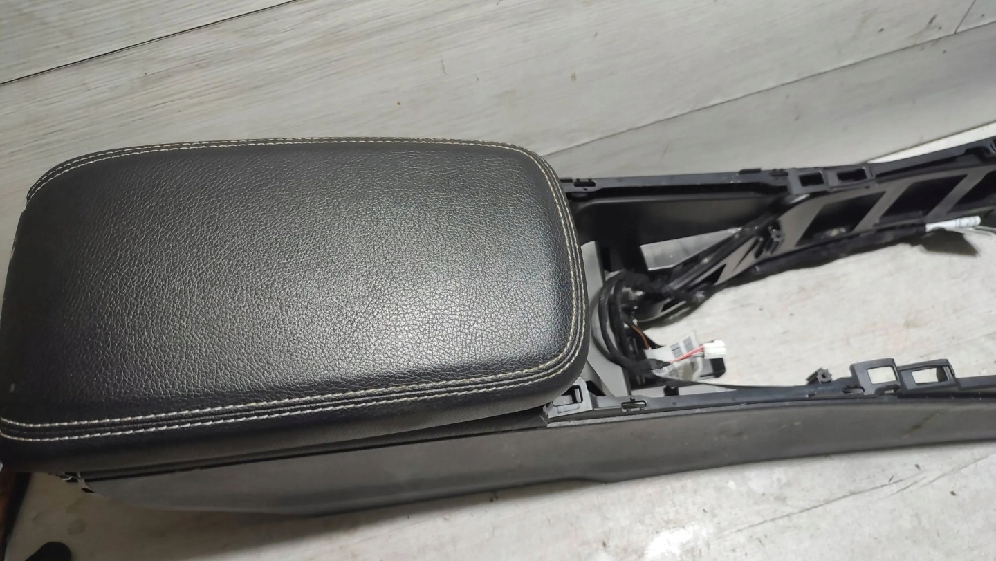 Mercedes-Benz A W176 2017 tunel central