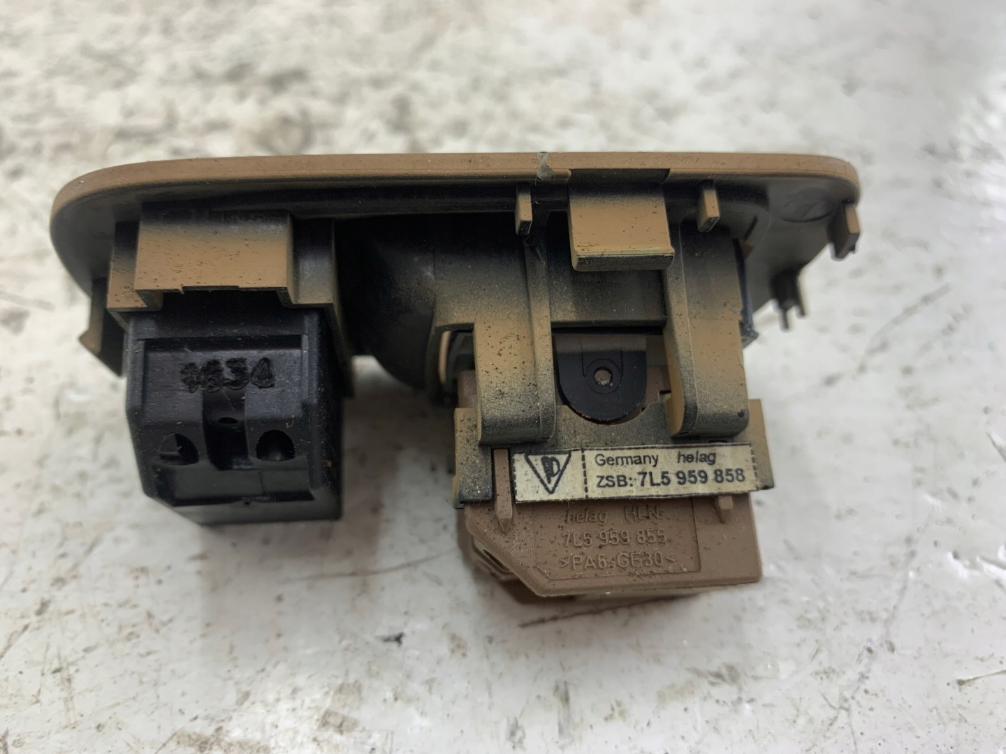 PORSCHE CAYENNE a PANEL okna pravý předek 7L5959858 BRAZOWY
