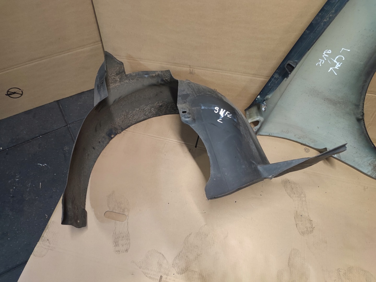 VW POLO 9N LIFT FL 05-09 fender front front left LC7V + mudguard