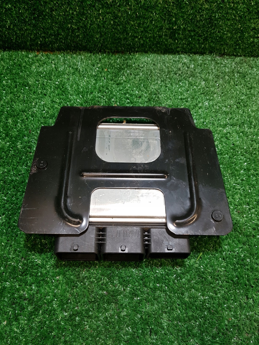 computer of the engine control unit CITROEN BERLINGO 2 9805947380