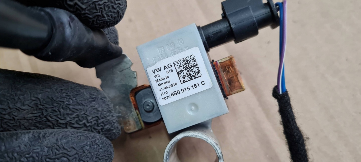 Q5 80A Batteriemanagement Sensor PINUS AKUMULATORA 8S0915181C A4 B9 A5 8W