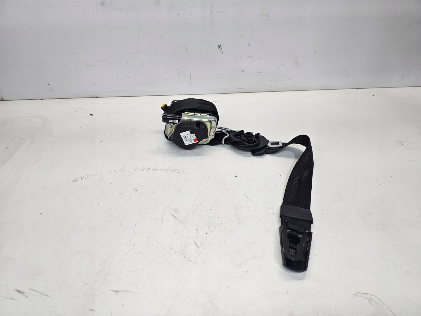 tension belt left front AUDI A4 B9 8W0857705 original !!