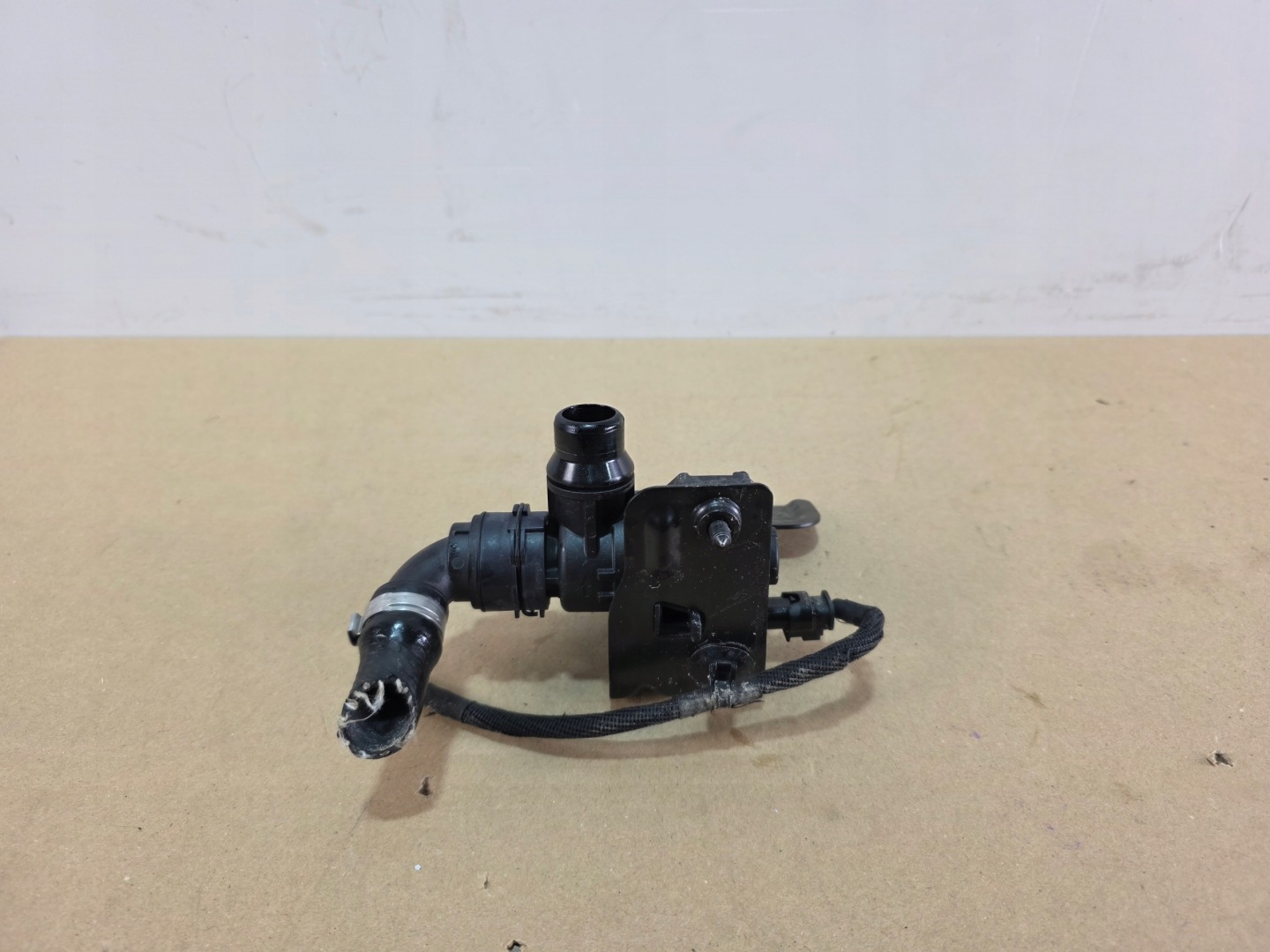 pumpa ventil vody BMW X1 U11 5A37571