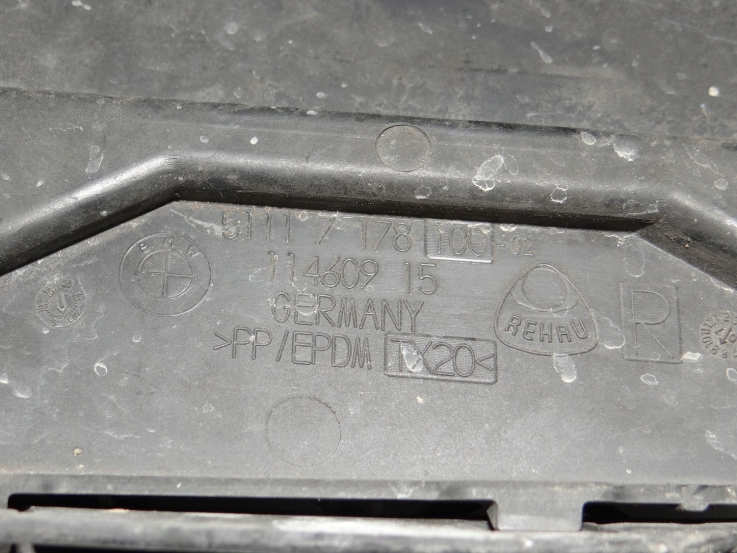 griglia Paraurti Destro BMW E60 7178100