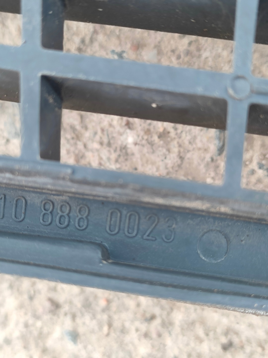 Grill Grill MERCEDES W210 2108880023