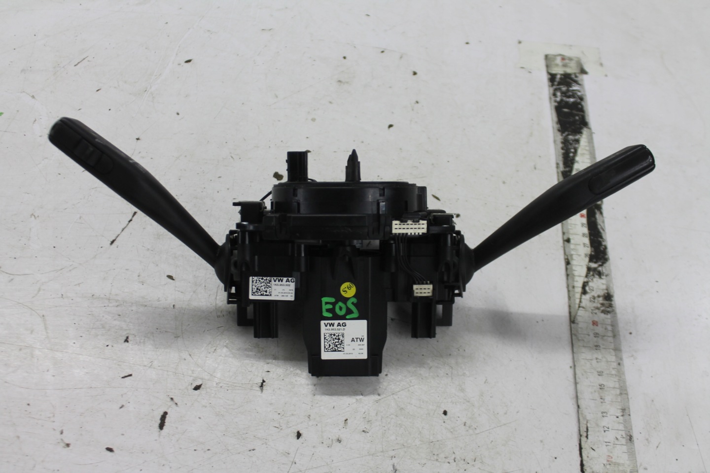 steering wheel levers and controls ring 5K0953569A EOS 05-10
