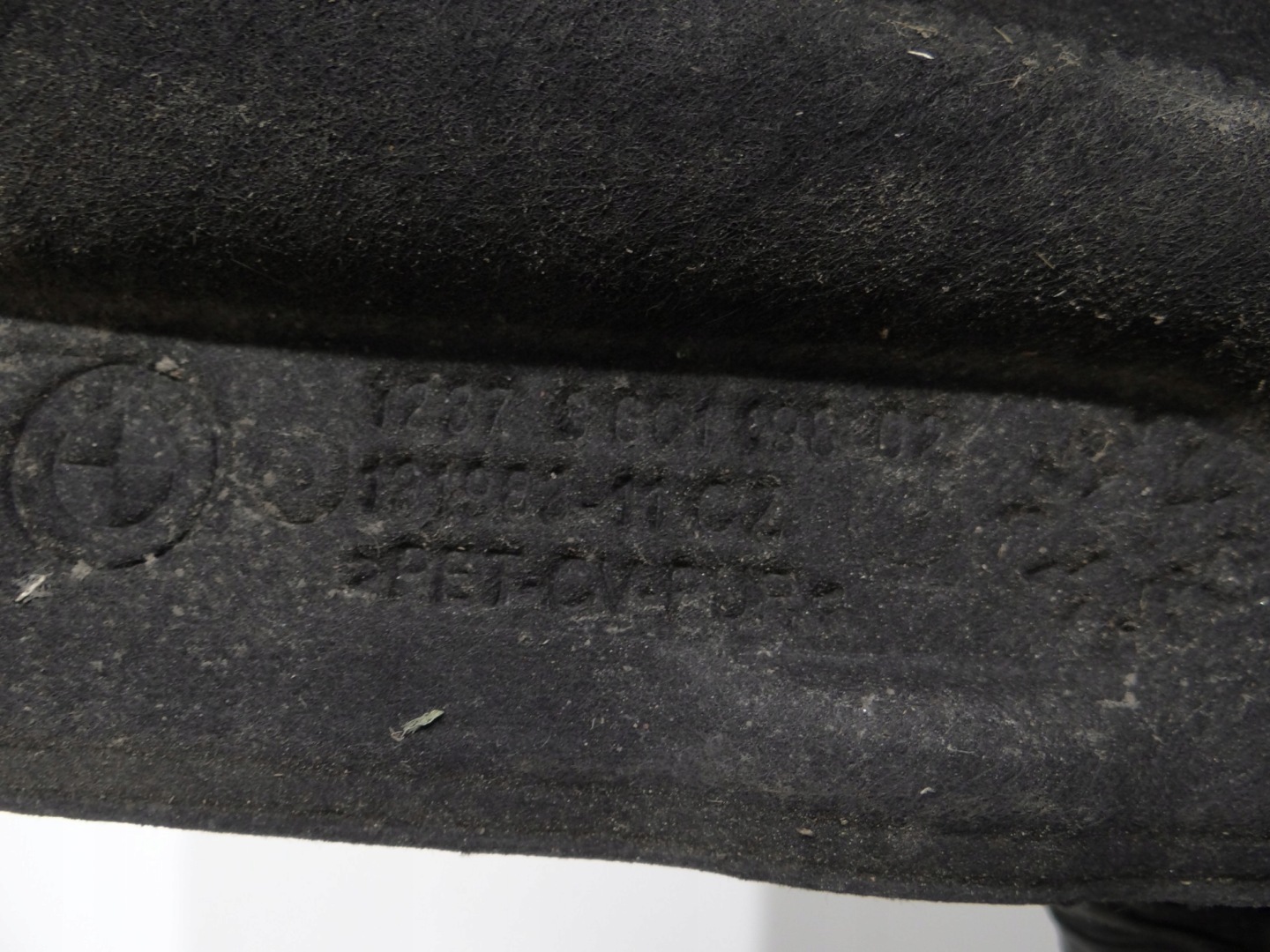 fedél hangszigetelő a motrot BMW I3 8601198