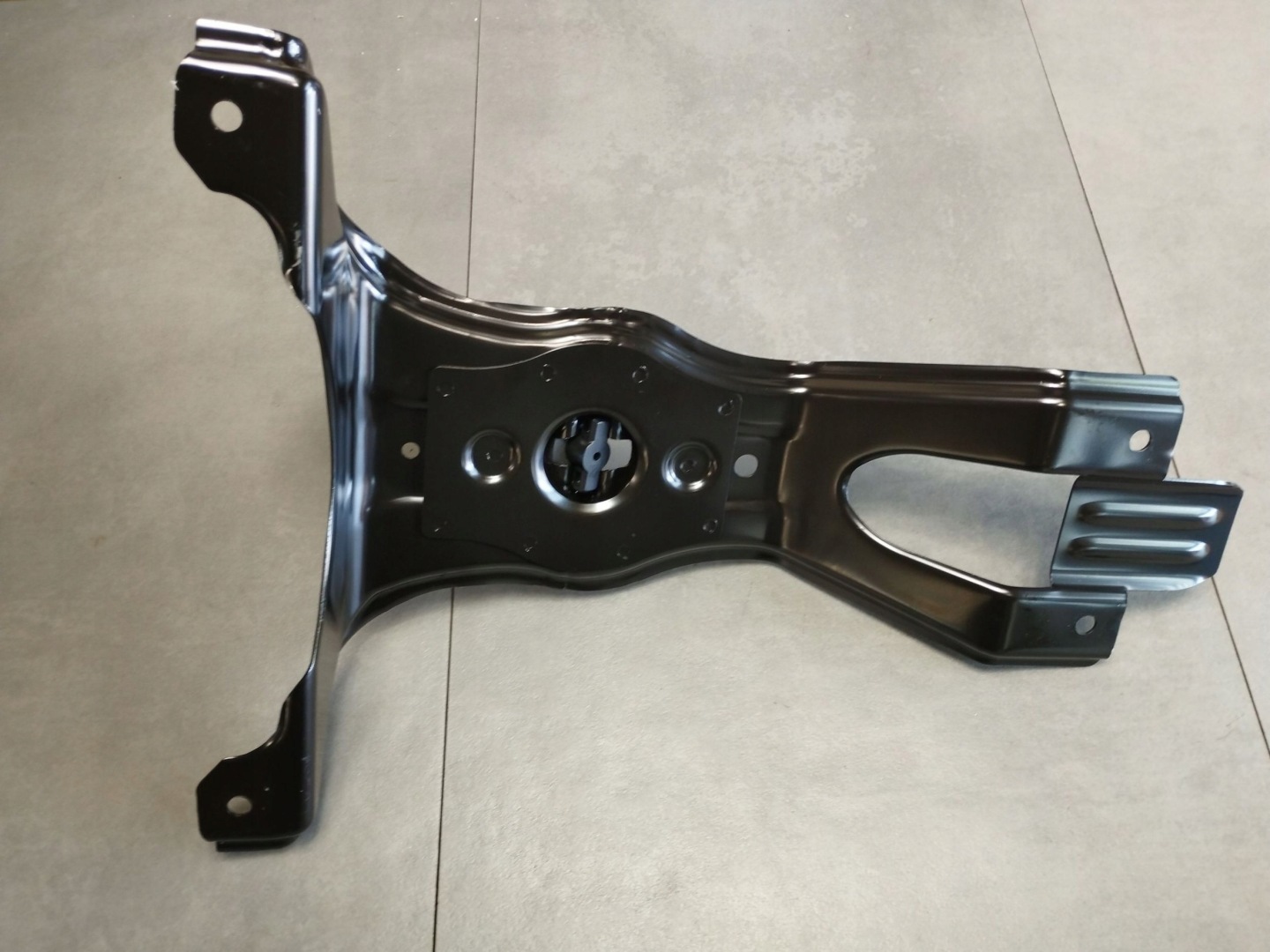 Audi A6 Allroad C8 Console de montage Roues de la roue de secours 4K0802937