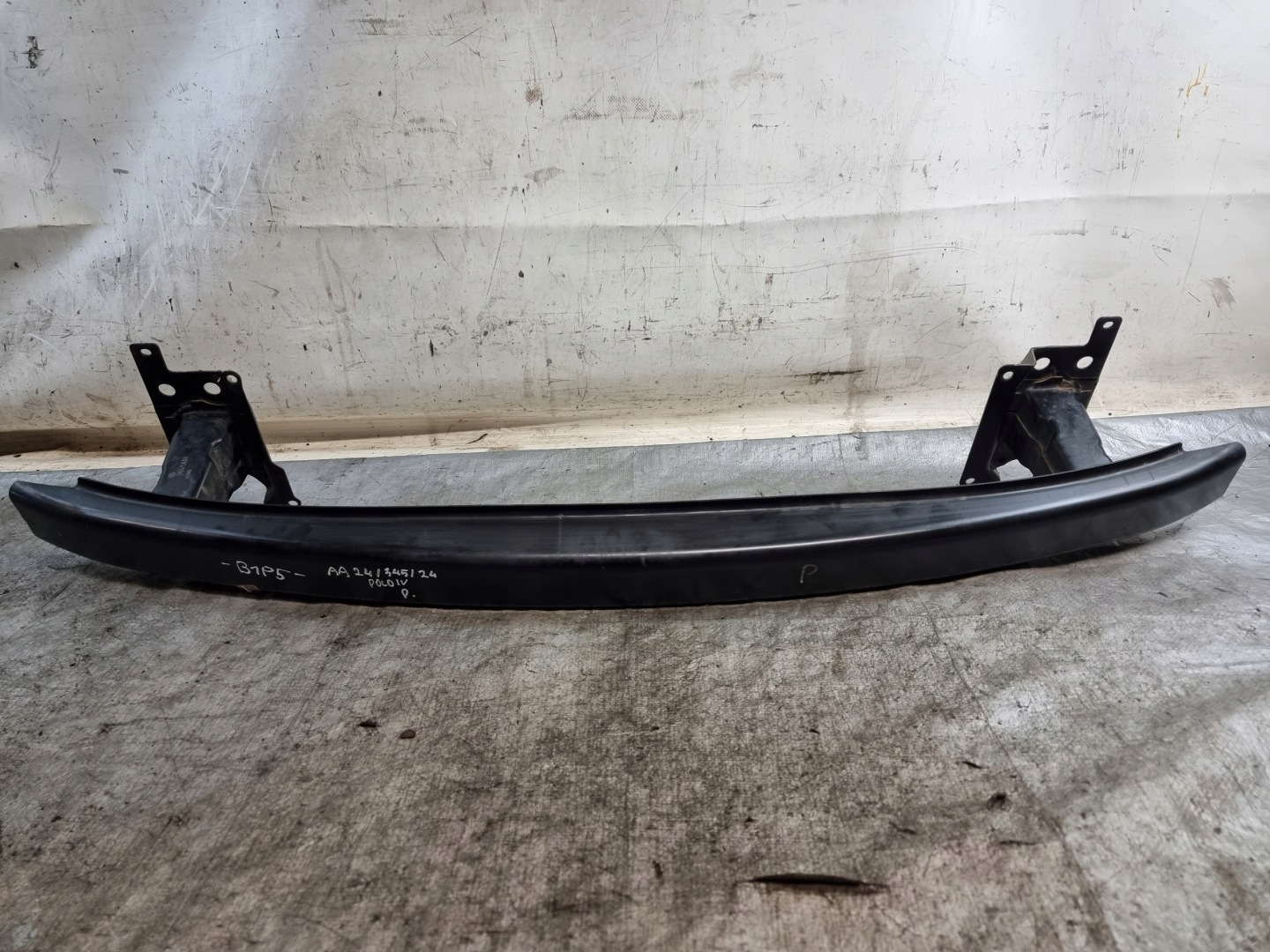 bumper support front OE 6Q0806563A VW POLO IV 4 LIFT 06r.