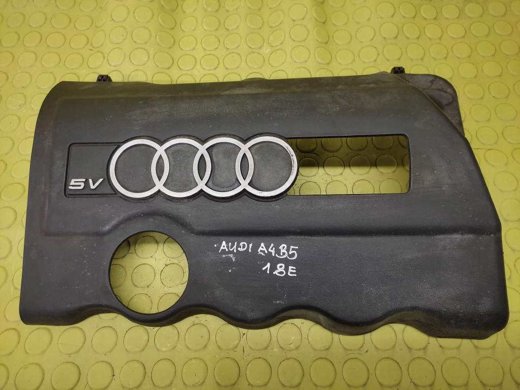 AUDI A4 B5 1.8 motor cover 058103724C