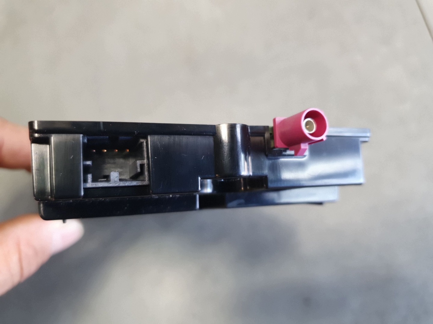 Audi Q7 4M antenna amplifier 8S0035502
