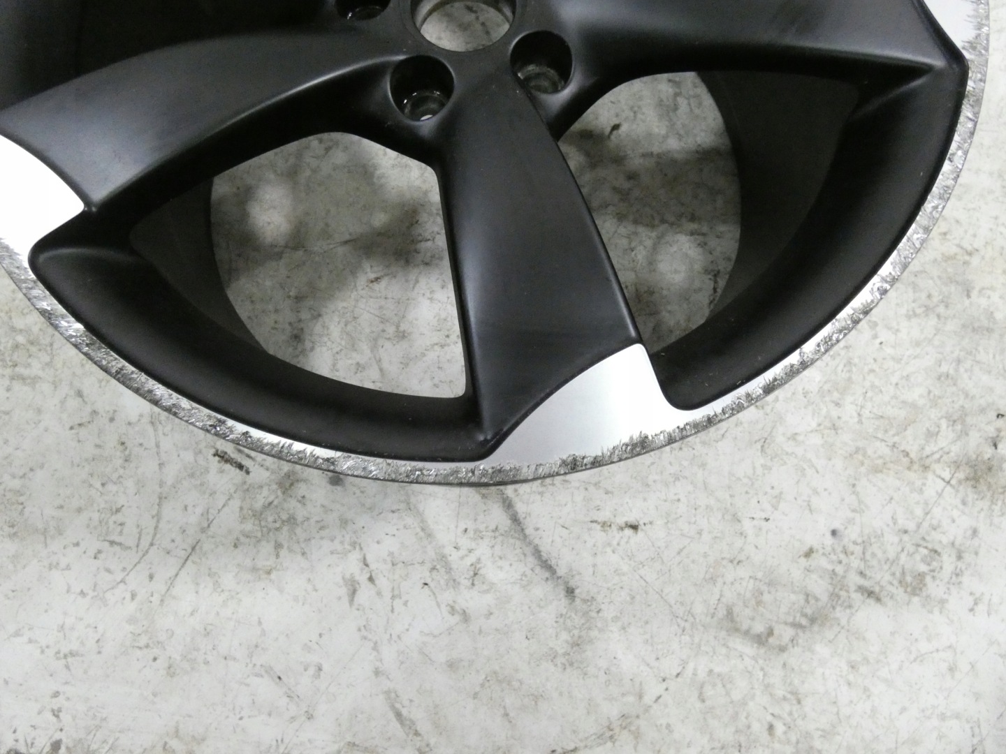 Audi hliníkový disk 19 8J0601025DB