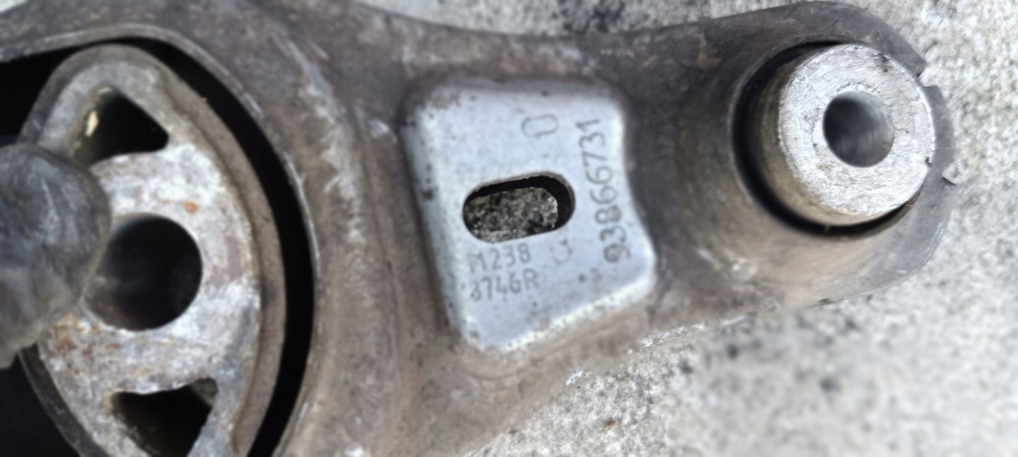 bracket engine mount 2.0D Vivaro B Trafic III Talento 112388746R 93866731