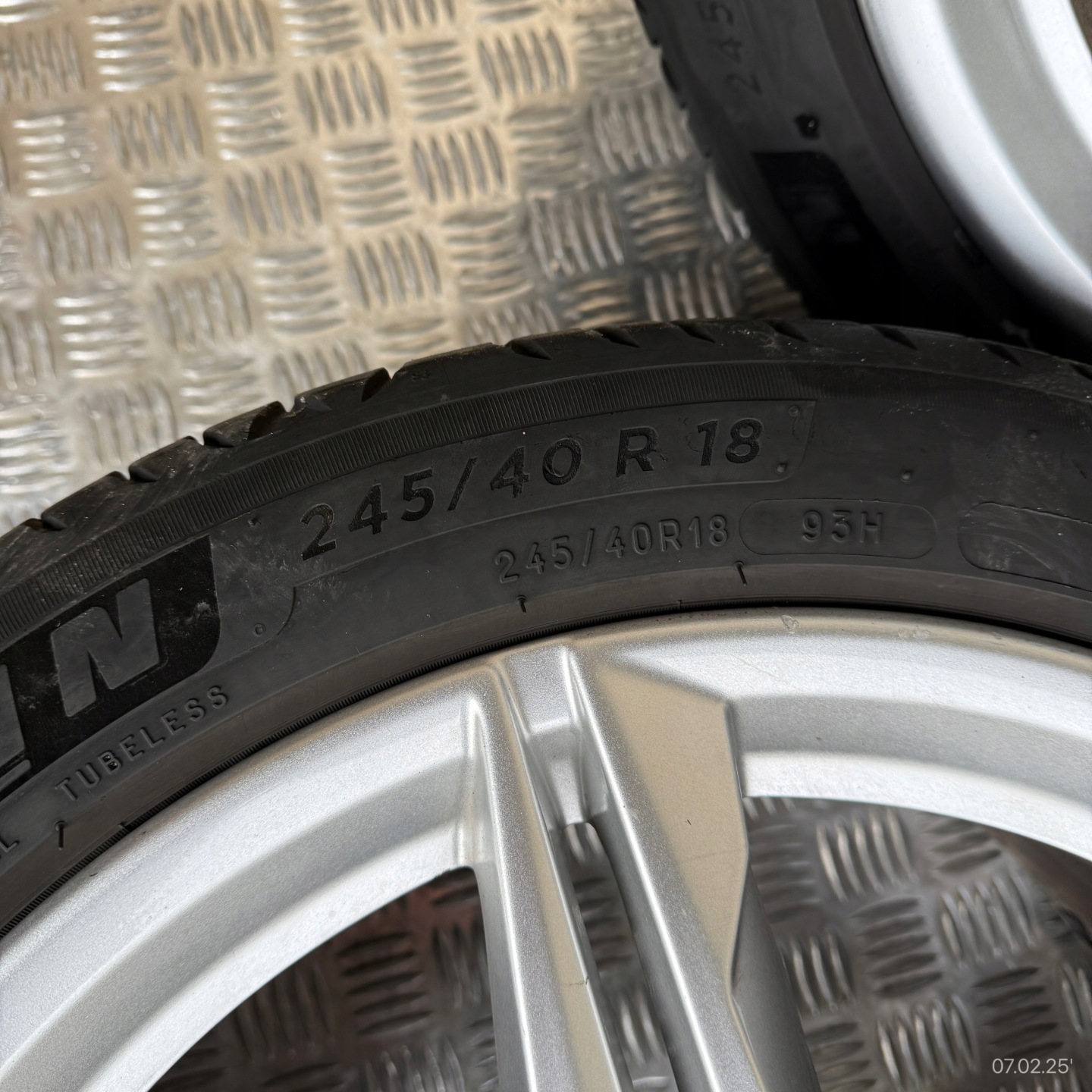 discs wheels tyres AUDI A4 B9 MICHELIN 245/40/18" 4MM summer