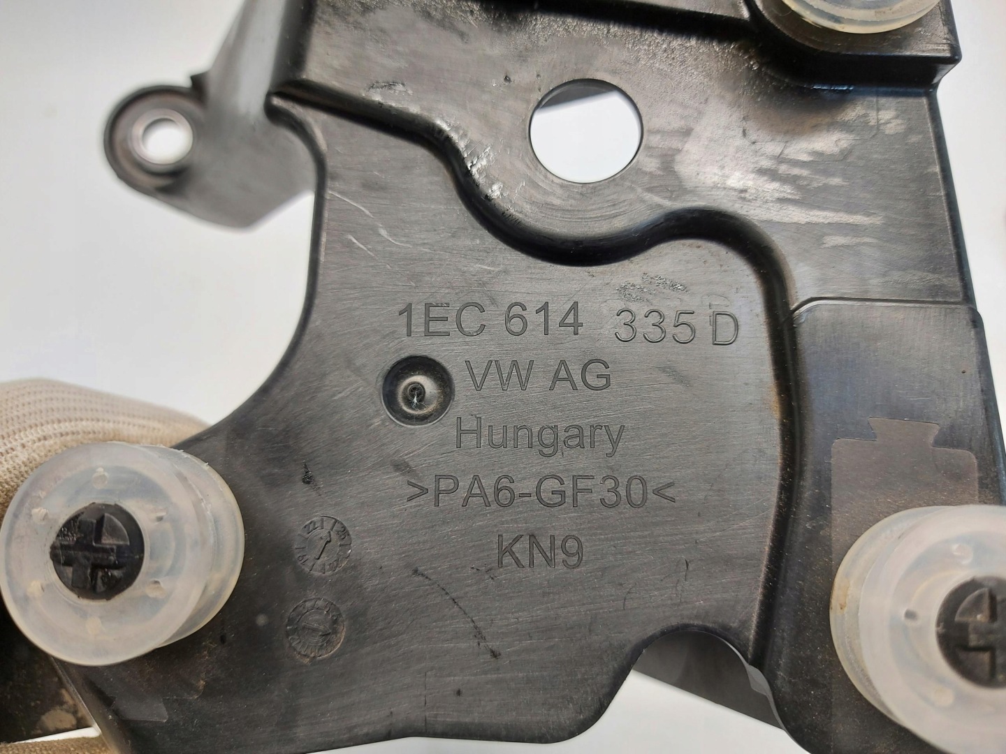 VW ID4 11A , 2024r SUV 5D Console Support plaque POMPY 1EC614335D