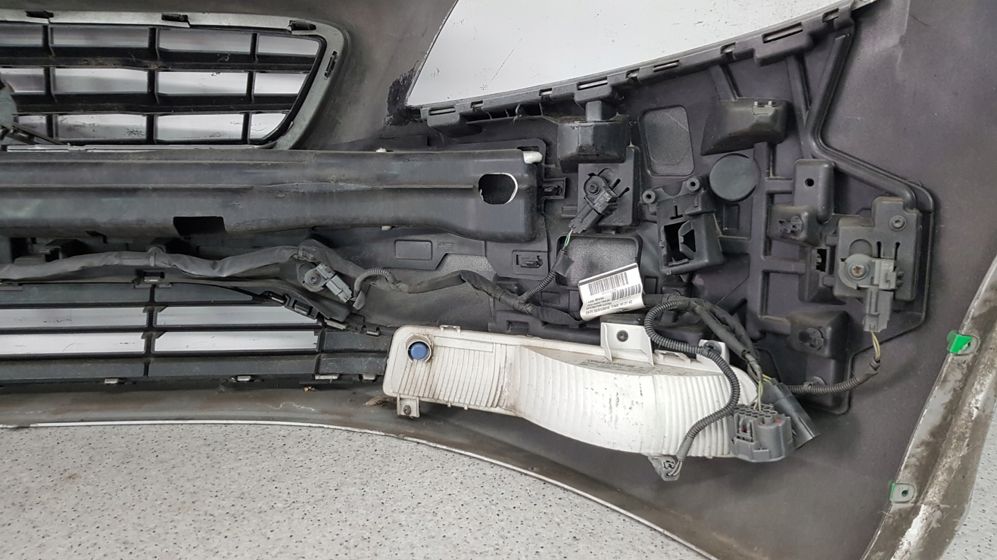 VOLVO V40 2012 nárazník předek 7137